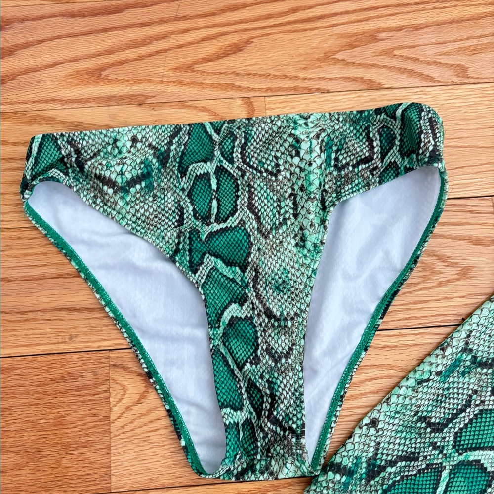 Green Snake-Print Bikini Set with Matching Skirt - Picture 8 of 11